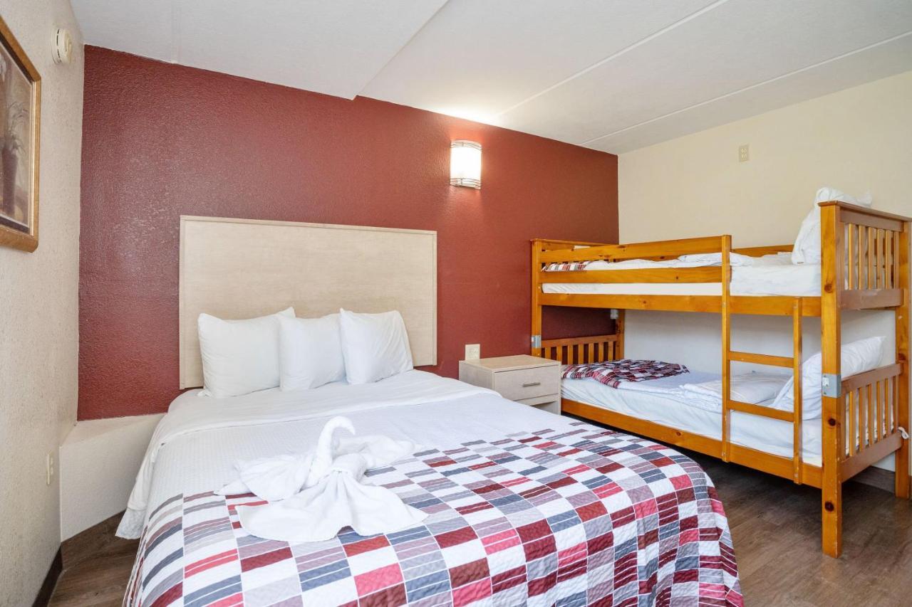 Red Roof Inn & Suites Pigeon Forge Parkway Екстер'єр фото
