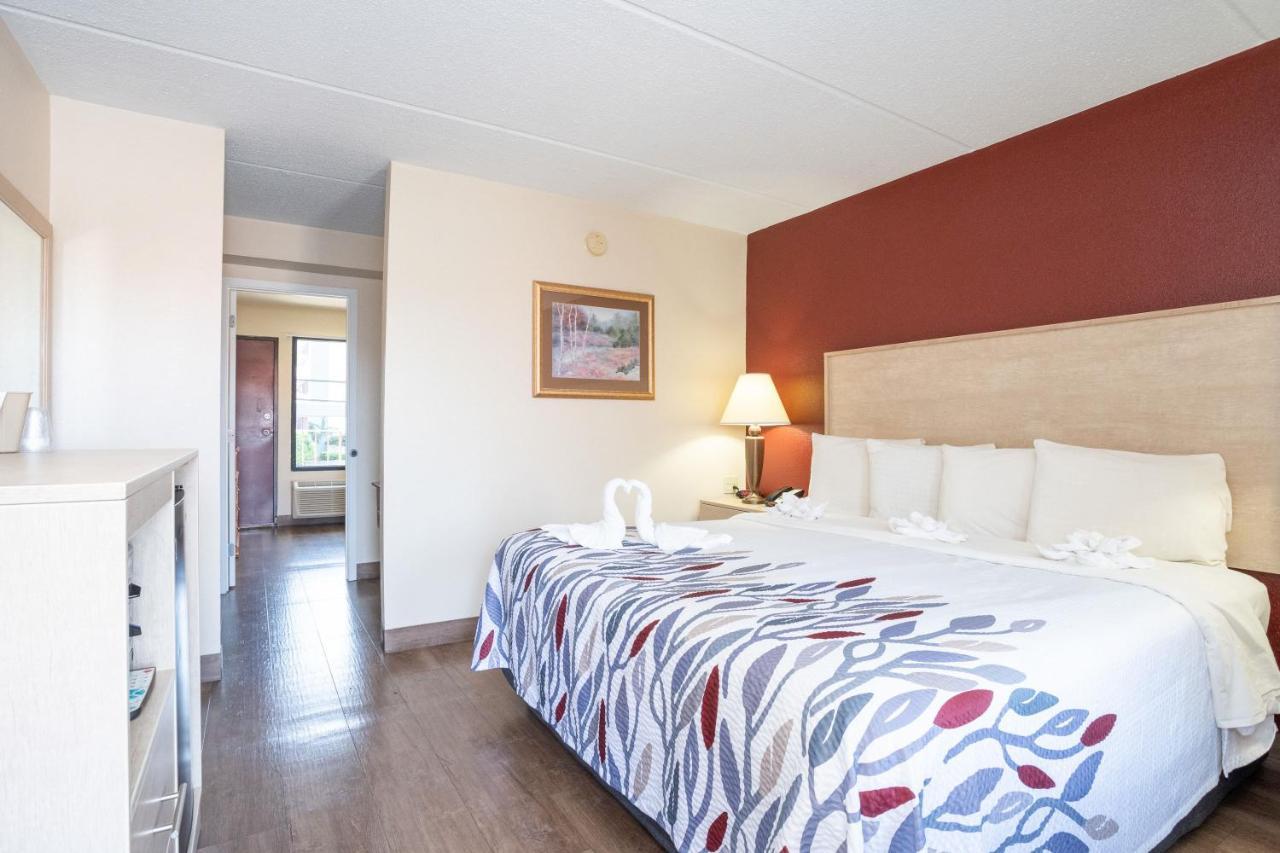 Red Roof Inn & Suites Pigeon Forge Parkway Екстер'єр фото