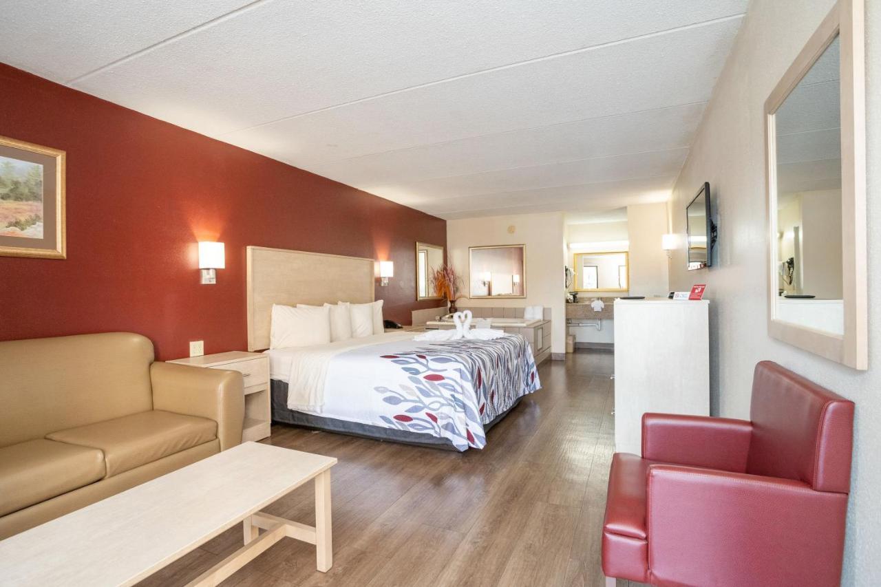 Red Roof Inn & Suites Pigeon Forge Parkway Екстер'єр фото