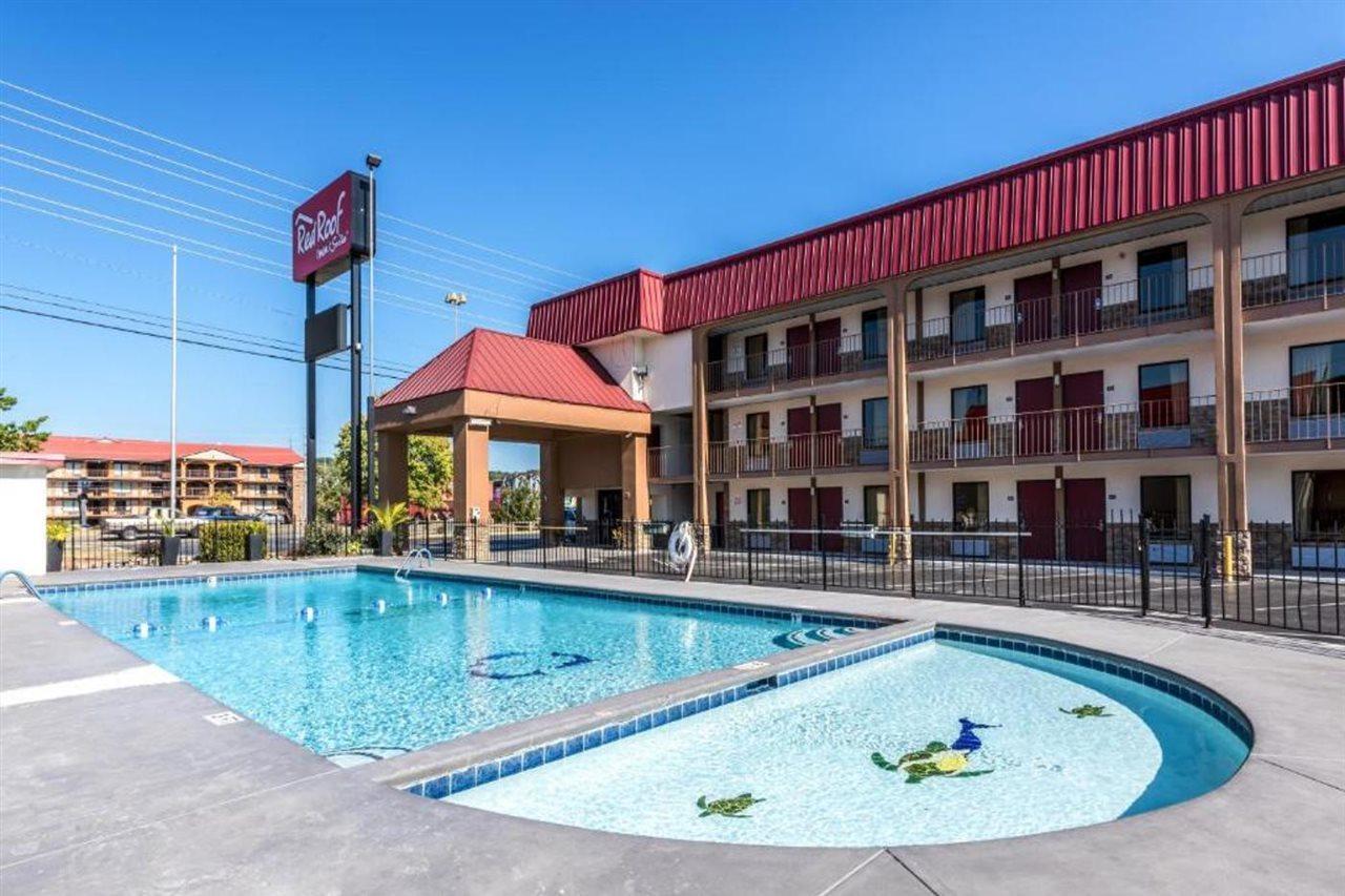 Red Roof Inn & Suites Pigeon Forge Parkway Екстер'єр фото