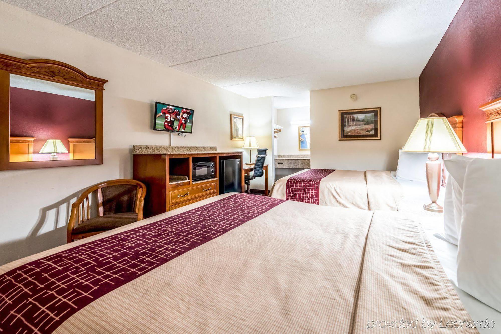 Red Roof Inn & Suites Pigeon Forge Parkway Екстер'єр фото