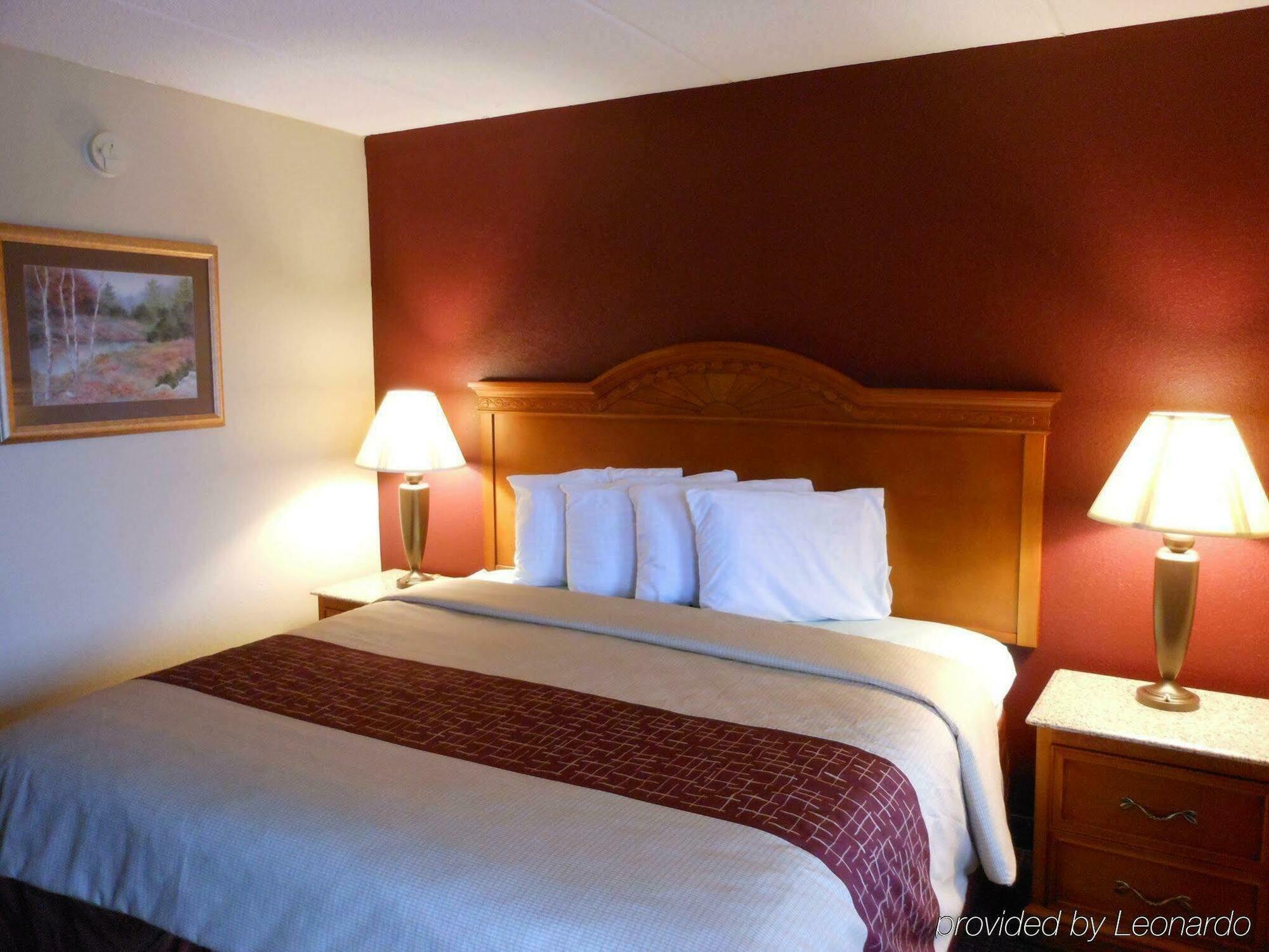 Red Roof Inn & Suites Pigeon Forge Parkway Екстер'єр фото