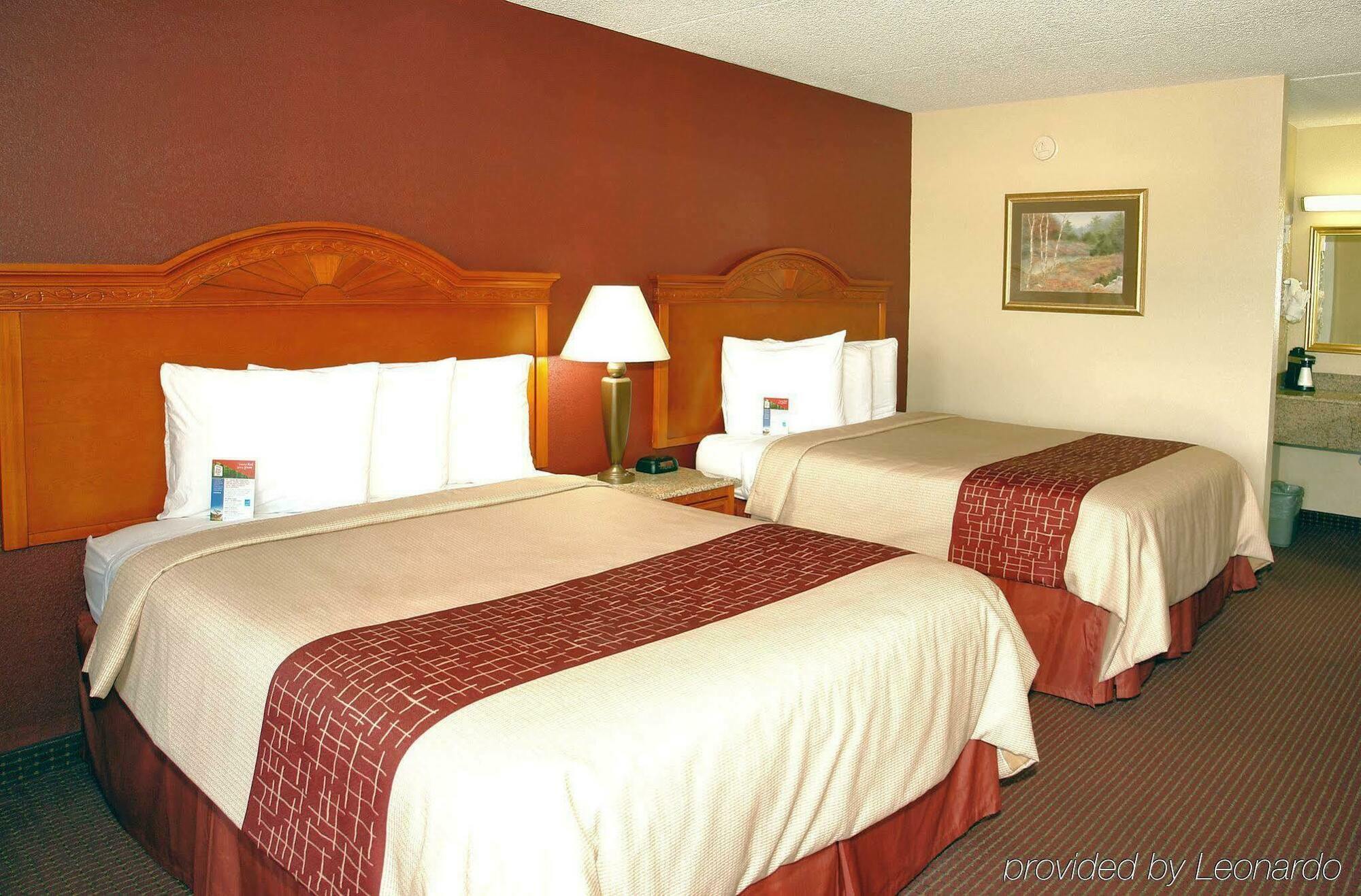 Red Roof Inn & Suites Pigeon Forge Parkway Екстер'єр фото